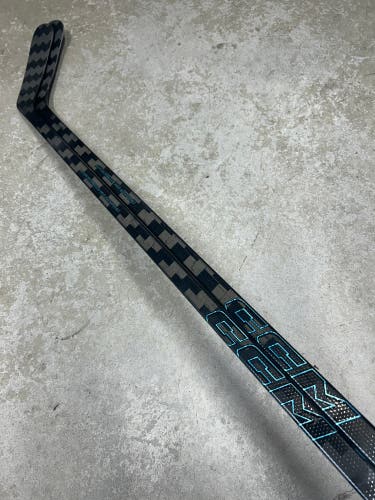 2 PACK 95 Flex P29M Senior CCM Vizion 2 Right Hand Hockey Stick NHL Pro Stock