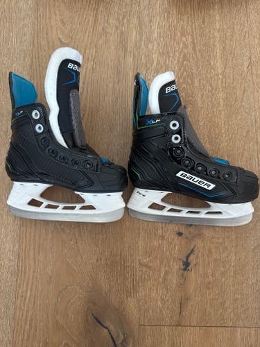 Black Bauer Hockey Skates 10 (Used)