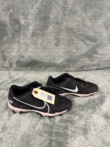 Black Kid's 3.5Y (Big Kids / Youth) Nike Low Top Footwear Molded Cleats (Used)
