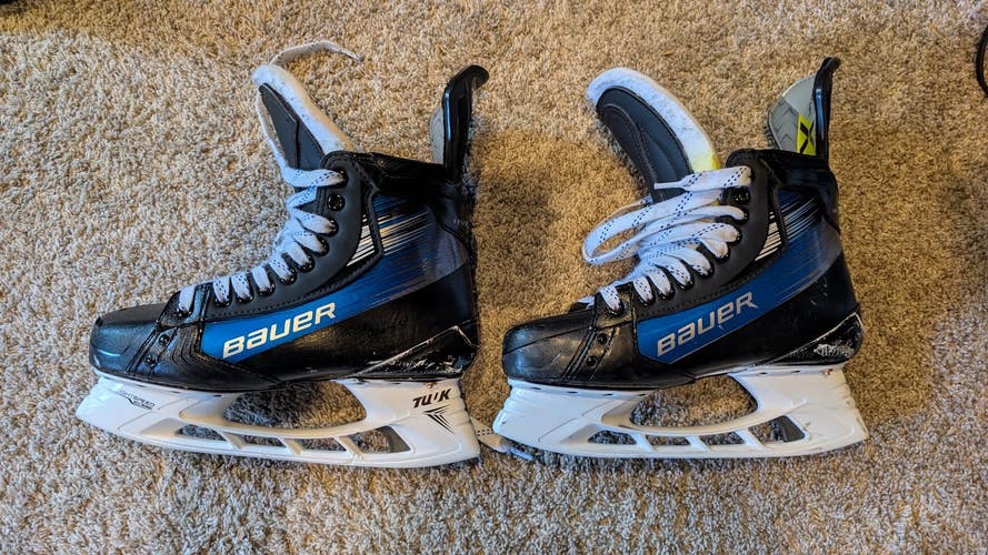 Blue 2025 Bauer Vapor Hyperlite 2 Hockey Skates Regular Width Pro Stock 9 (Used)
