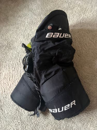 Junior Small Bauer Hockey Pants (Used)