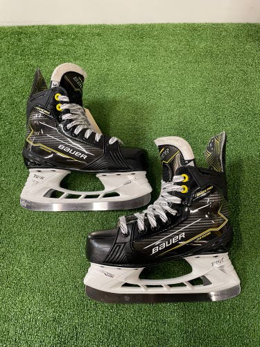 Junior Bauer Supreme Ignite Pro Hockey Skates Size 3 (Used)