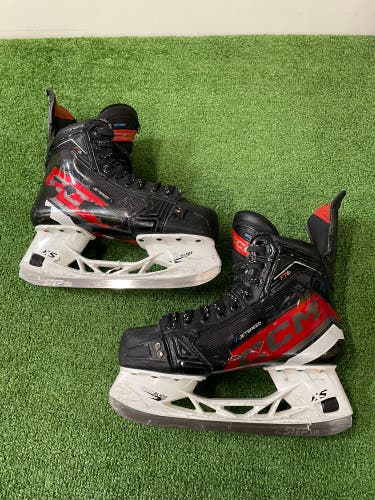 Intermediate CCM JetSpeed FT6 Hockey Skates Regular Width Size 5 (Used)