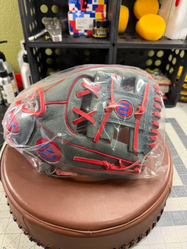 Wilson A450 RH Baseball Glove 10.75" (New)