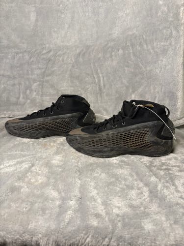Black Men's Size M 10.0 (W 11.0) Nike Shoes (Used)