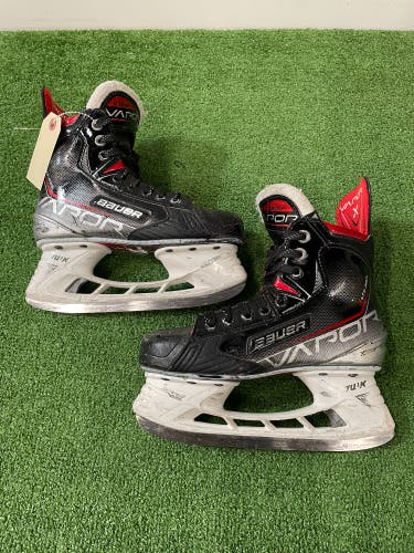Junior Bauer Vapor XLTX Pro+ Hockey Skates Regular Width Size 3.5 (Used)