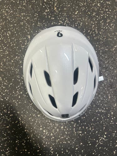 Kid's Small Giro nine.10 Helmet (New)