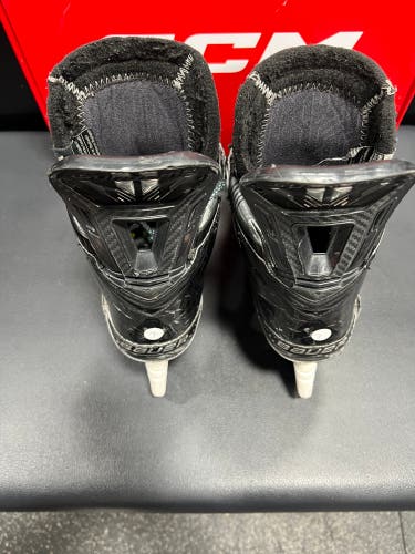 2022 Bauer Supreme Mach Hockey Skates Extra Wide Width 7 (Used)