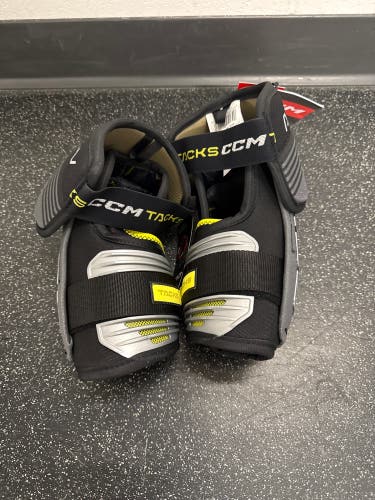 Senior Medium CCM Tacks AS-V Elbow Pads (New)