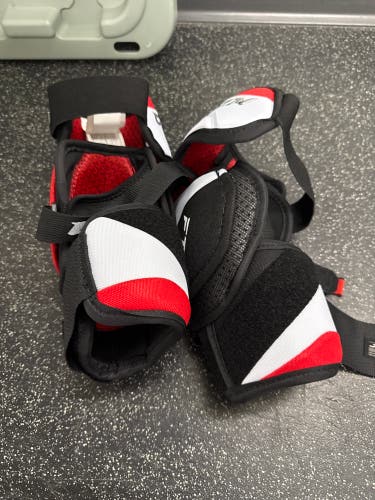 Senior Medium CCM JetSpeed FT4 Elbow Pads (New)