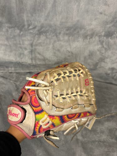 Pink Wilson Flash RH Softball Glove 12" (Used)