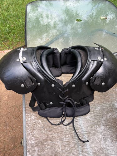 Large Youth Bike Laser 1000 Shoulder Pads (Used)