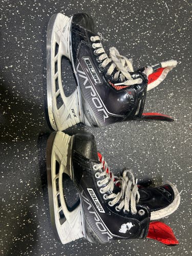 Bauer Vapor X 3.7 Hockey Skates Regular Width 6 (Used)