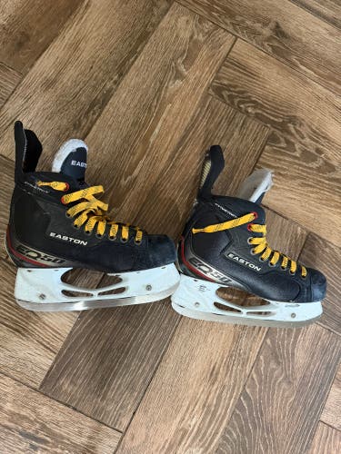 Easton Synergy EQ50 Hockey Skates Regular Width Size 4.5 (Used)