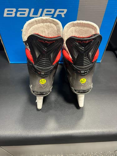 2023 Bauer Vapor X5 Pro Hockey Skates 6.5 (Used)