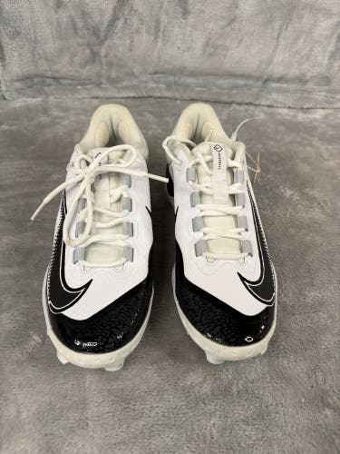 White Men's Size M 7.5 (W 8.5) Adult Nike Low Top Footwear Molded Cleats (Used)