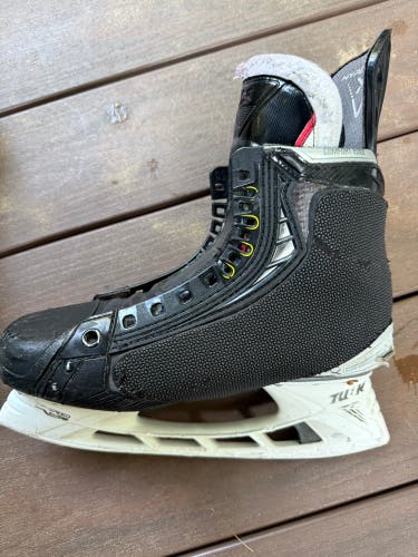 Black/White 2021 Bauer Vapor Hyperlite Hockey Skates Wide Width 7 (Used)