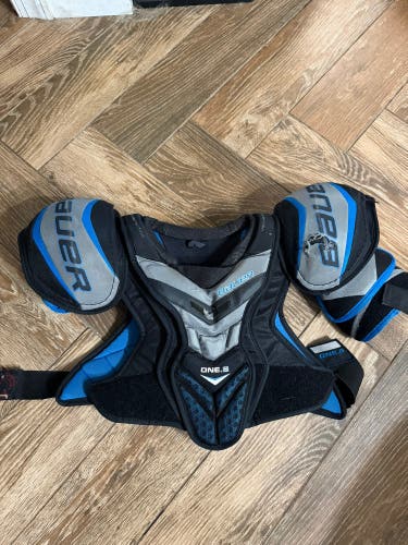 Small Senior Bauer Supreme One.8 Shoulder Pads (Used)