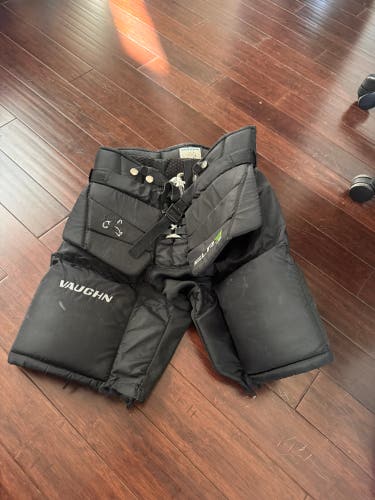 Junior Medium Vaughn Ventus SLR3 Hockey Goalie Pants (Used)