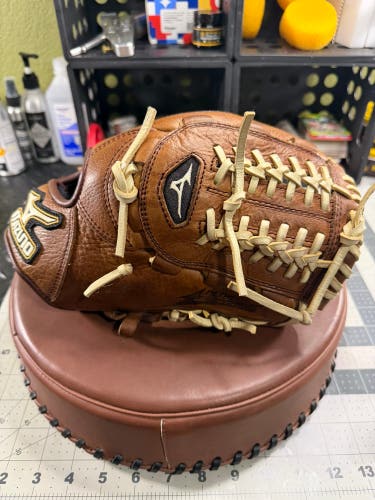 Mizuno Vintage MVP RH Baseball Glove 11.75" (Used)