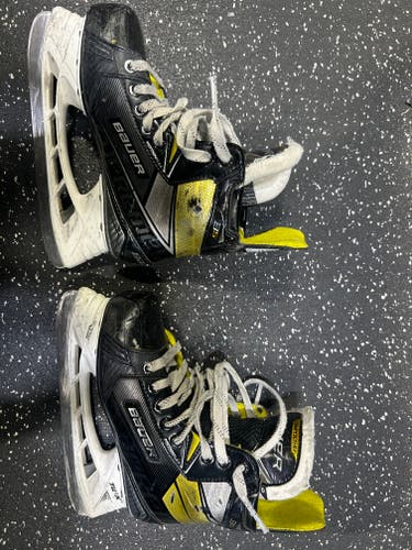 Bauer Supreme 3S Hockey Skates Regular Width Size 3.5 (Used)
