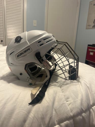 Medium Bauer 4500 Helmet (Used)
