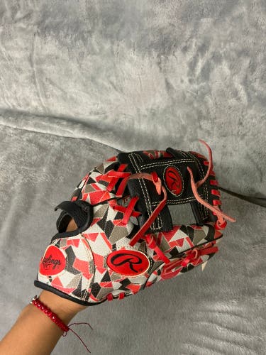 Red Rawlings Players Series RH Infield Softball Glove 10.5" (Used)