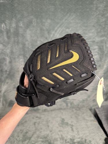 Black Nike Alpha Huarache RH Pitcher's Baseball Glove 11.5" (Used)