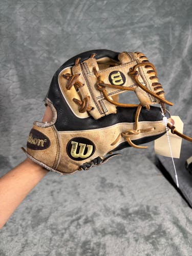 Black Wilson A2000 RH Infield Baseball Glove 11.5" (Used)