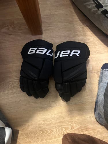Bauer Nexus ( idk which one )Gloves 12" (Used) throw offers