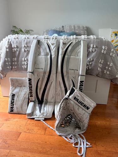 35" +1.5 2012 Vaughn Velocity V5 7490 Regular Goalie Full Set (Used)