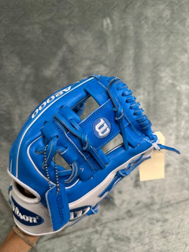 Blue Wilson A2000 RH Infield Baseball Glove 11.5" (Used)