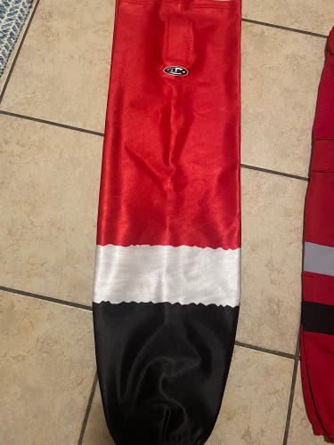 Red Senior XL Athletic Knit Socks (New) Santa Christmas socks