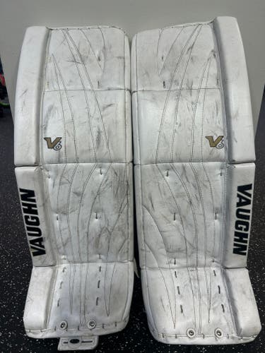 31" Vaughn Velocity V6 1000I Goalie Leg Pads (Used)