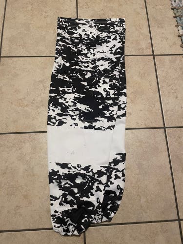 White Senior XL Athletic Knit Socks Pro Stock (Used) black and white camo