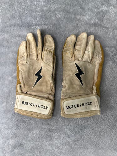 White Medium Bruce Bolt Bader Batting Gloves (Used)
