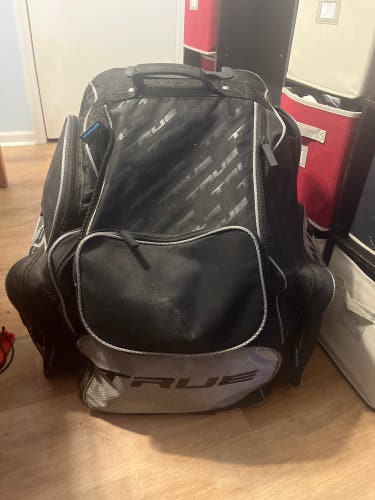 Hockey equipment carrier w wheels