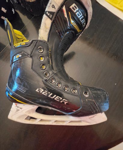 Bauer Supreme M4 Hockey Skates 6 (Used)