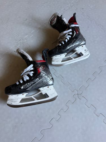 Bauer Vapor X5 Pro Hockey Skates Extra Wide Width Size 2.5 (Used)