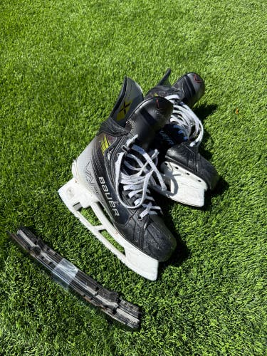 Black/Yellow 2023 Bauer Vapor Hyperlite 2 Hockey Skates Regular Width 6 (Used)