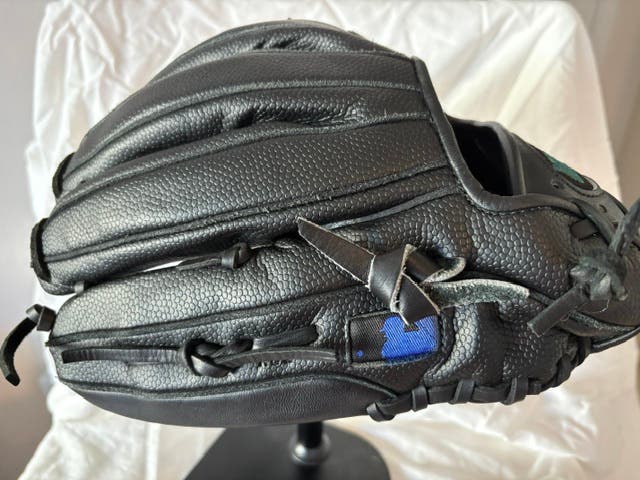 2012 Wilson RH Infield A2000 EL3 Baseball Glove 11.75" (Used)