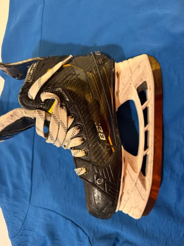 Bauer Supreme M5 Pro Hockey Skates Size 3.5 (Used)