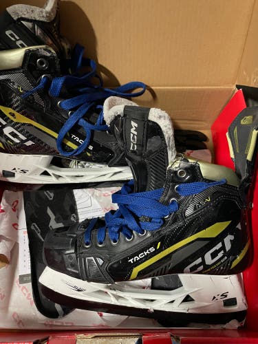 2022 CCM AS-V Pro Hockey Skates Narrow Width 8 (Used)