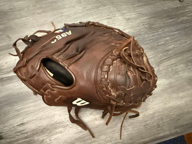 Wilson A950 RH Catcher's Baseball Glove 34" (Used)