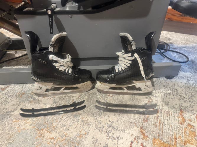 2024 Bauer Supreme Shadow Hockey Skates Regular Width 6 (Used)