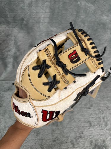 White Wilson A2000 H12 RH Softball Glove 12" (New)