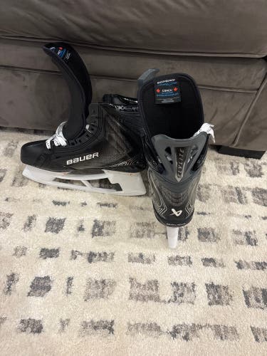 Black 2025 Bauer Vapor Flylite Hockey Skates Regular Width Pro Stock 8.5 (New)
