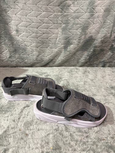 Gray Unisex 4Y (Big Kids / Youth) Youth Nike Shoes (Used)