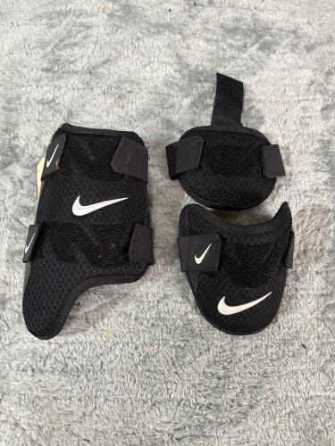 Senior Nike Batter's Leg, Arm & Wrist Guards Wrist Guards (Used)