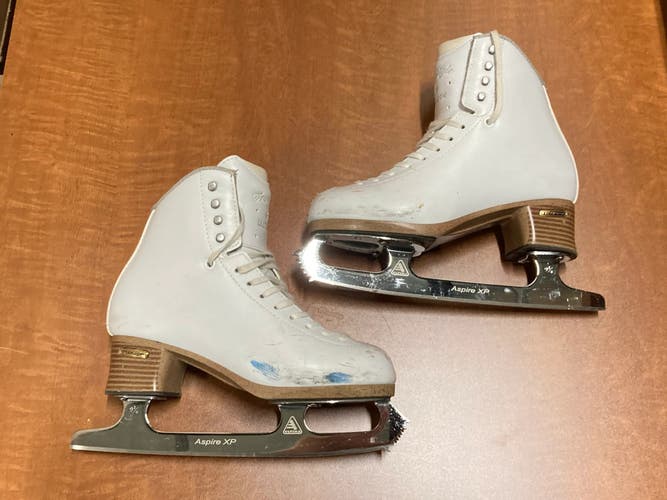 Used Jackson Ultima Freestyle Figure Skates Size 6 | Box Included